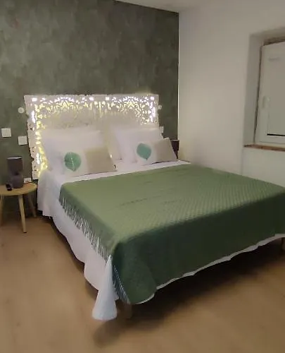 Baia Do Mundo Bed and Breakfast Σετούμπαλ